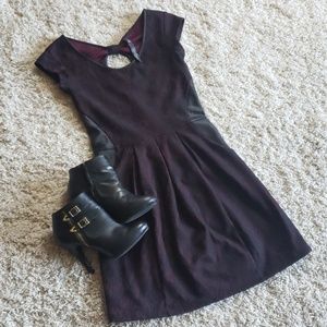 Jessica Simpson black lace dress with pockets.
Size small